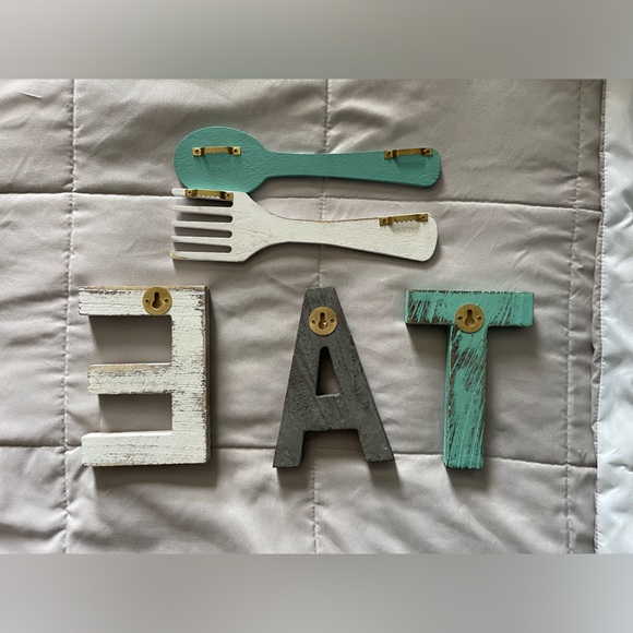 Rustic "EAT" Sign with Utensils - Picture 2 of 7